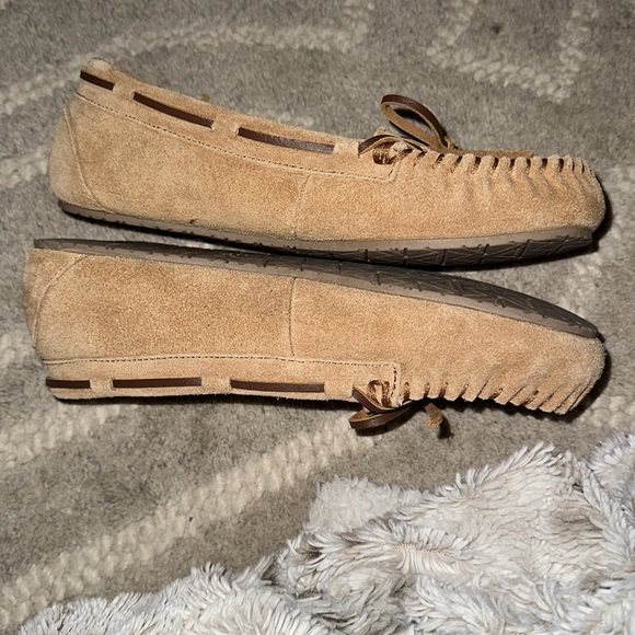 Minnetonka Moccasin Slipper Shoes size 7 - Picture 4 of 5